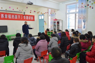 平橋區(qū)黑馬石幼兒園舉辦家庭教育報(bào)告會(huì) 開展咨詢服務(wù)惠及家長